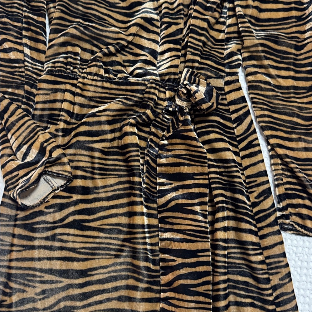 NWT wayf faux wrap v neck plunge mini dress small animal print zebra velvet - Picture 6 of 7